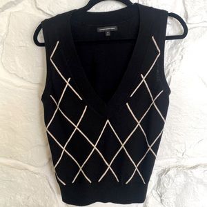 Express Design Studio V neck sleeveless vest with black/white lined design